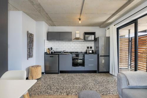 Manhattan On Coral Apartments