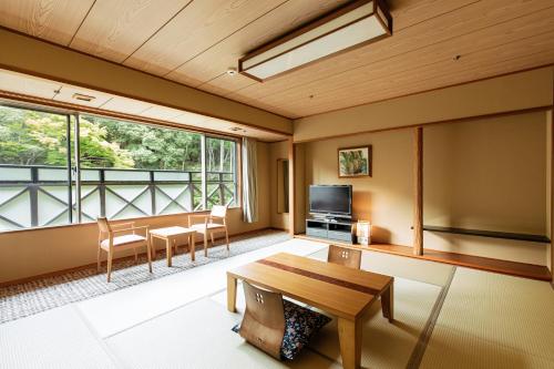 Japanese-style Room with 10 Tatami (Without Private Bath) (Max 5 Adults)