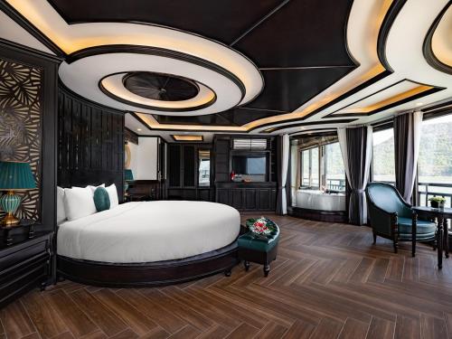 Presidential Suite with Private Terrace image 9