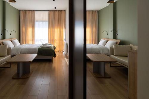 1 queen bed, 1 sofa bed