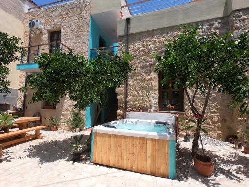 Old Olive Mill Maroulas - Bed and Breakfast