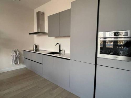  Blithe 4 Bedroom Apartment 105m2 -SS177B- in Rotterdam