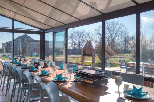 Rõdu/terrass, Crazy Villa Chalonie 28 - Heated pool - Soccer - Basket - 2h Paris - 30p in Happonvilliers