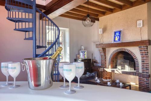 Jagatud salong / TV-ala, Crazy Villa Chalonie 28 - Heated pool - Soccer - Basket - 2h Paris - 30p in Happonvilliers