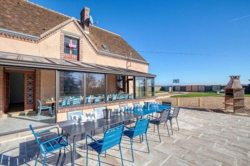 Rõdu/terrass, Crazy Villa Chalonie 28 - Heated pool - Soccer - Basket - 2h Paris - 30p in Happonvilliers