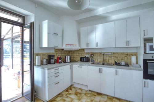 köök, Crazy Villa Chalonie 28 - Heated pool - Soccer - Basket - 2h Paris - 30p in Happonvilliers