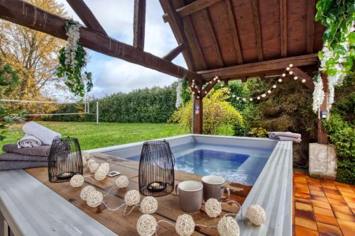 So Villa Bergerie 45 - Heated pool - Soccer - Jacuzzi - 1h30 from Paris - 30 beds