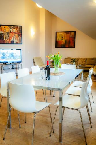 Three-Bedroom Apartment image 5