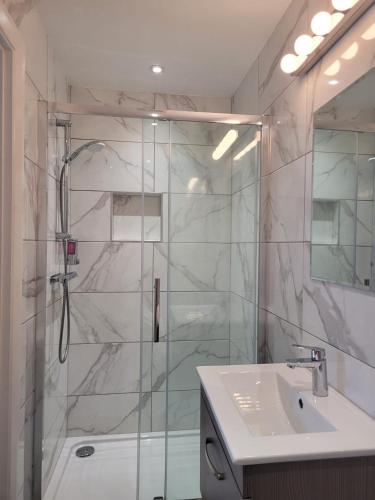 George Hotel - image 10