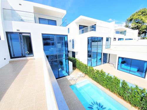 YiZen VIP Luxury Palm Springs Villa in Pattaya thumbnail 2