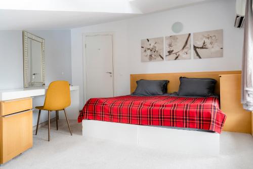 Apartment with Mountain View image 5