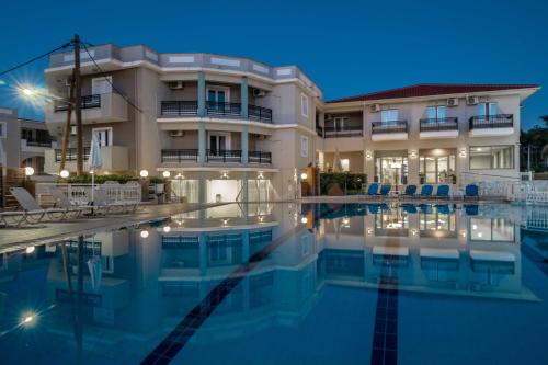 Buitenkant, Karras Hotel in Laganas