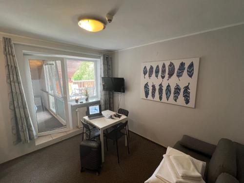Family Room image 9