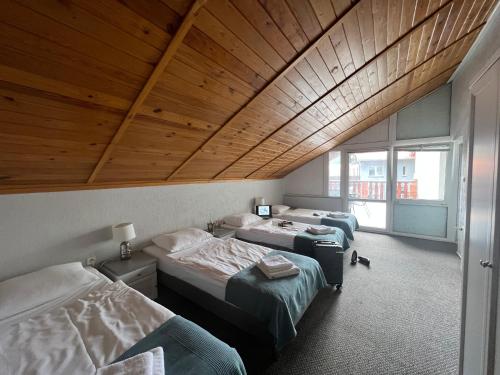 Family Room image 8