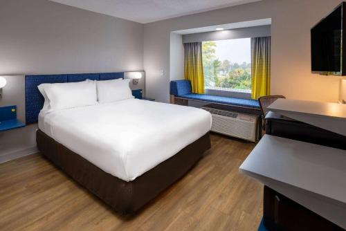 Microtel Inn and Suites - Salisbury