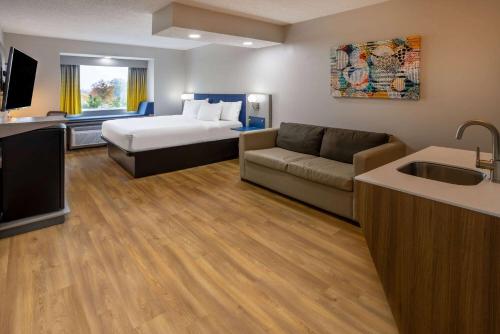 Microtel Inn and Suites - Salisbury