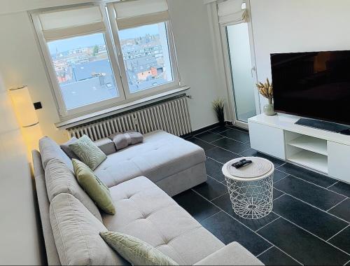 ห้องส่วนกลางสำหรับนั่งเล่น/ดูทีวี, Esch/Alzette city apartment in เอช เซอ อัลเซท