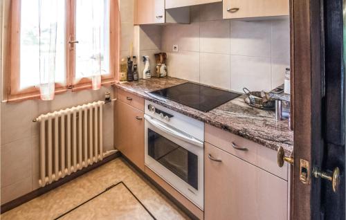 廚房, Awesome Home In Knoeringue With Sauna in 朗斯帕克勒巴