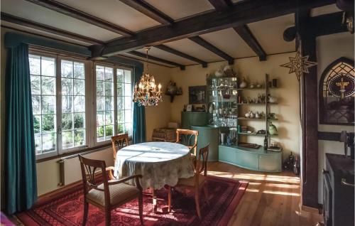 餐廳, Awesome Home In Knoeringue With Sauna in 朗斯帕克勒巴