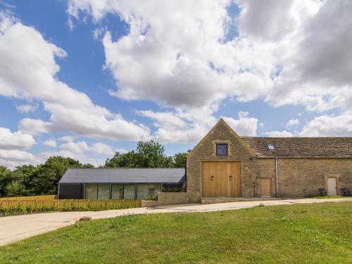The Cotswold Barn - Ampney Crucis