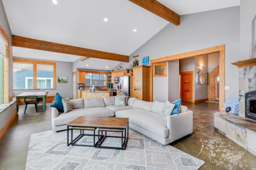 Pacific City Ocean Front Escape - image 2