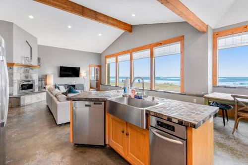Pacific City Ocean Front Escape - image 10