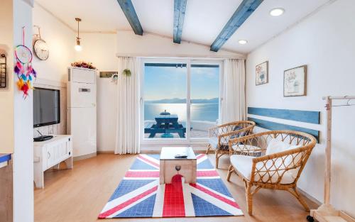 Soulmate Pension, Namhae