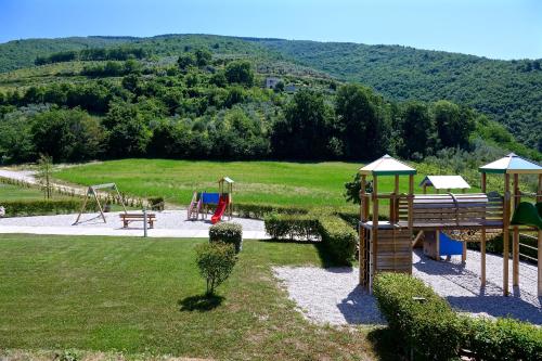 Spēļu laukums, Borgo di Gallano in Valtopina