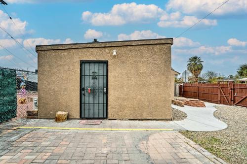 North Las Vegas Studio with Fire Pit 10 Mi to Strip, Las Vegas (photo 3)