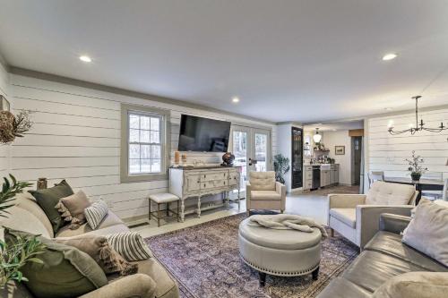 Spacious Newland Home with Deck and Views in Newland, USA