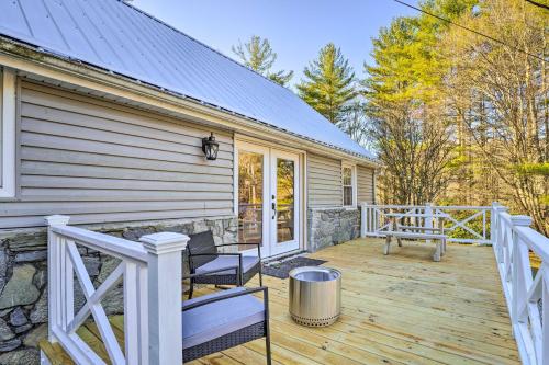 Spacious Newland Home with Deck and Views in Newland, USA