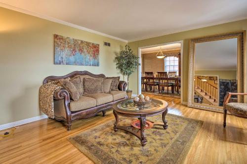 Spacious Memphis Home - Walk to Graceland in Memphis, USA