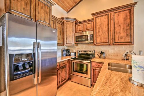 Updated Condo Next to Pinetop Lakes Country Club! - image 9