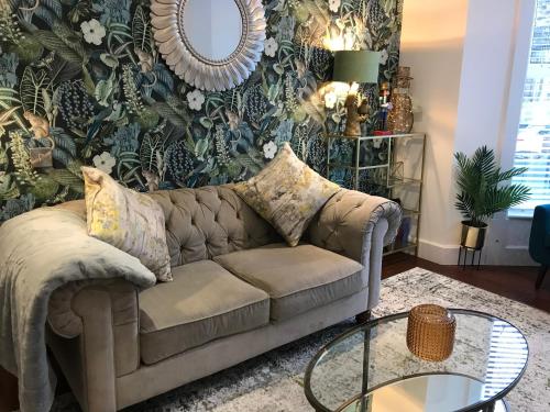 Picture of The Cheltenham, Stylish 1-Bed Victorian Apartment