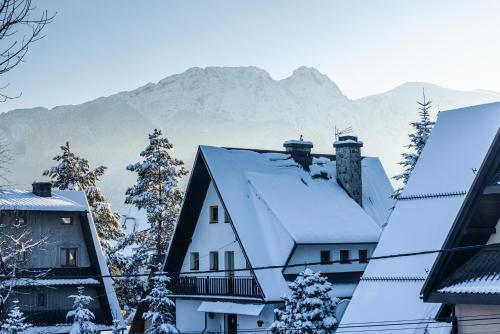 Chalet image 2