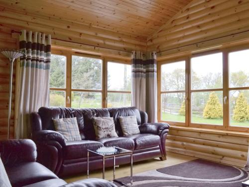 Exterior view, Ashknowe Log Cabin - S4590 in Duncrievie