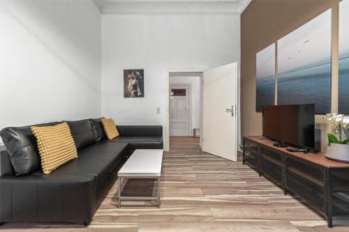 Holiday 33 Apartment K next to Alexanderplatz, 4 rooms with bathroom & guest toilet, Berlin (photo 9)