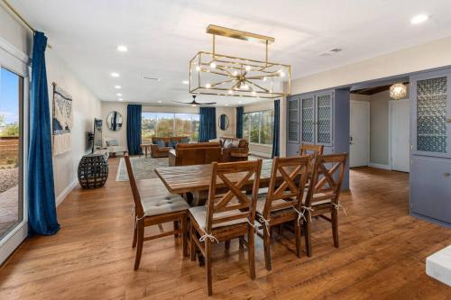 Designer 4 BR La Mesa Home w/ Yard and BBQ in La Mesa, USA