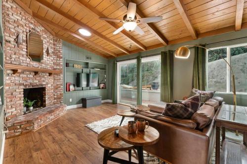 Designer 4 BR La Mesa Home w/ Yard and BBQ in La Mesa, USA