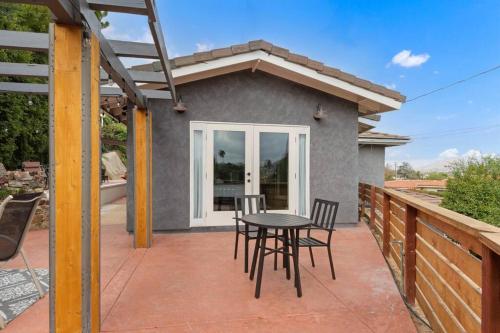 Designer 4 BR La Mesa Home w/ Yard and BBQ in La Mesa, USA