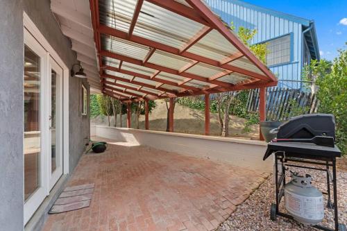 Designer 4 BR La Mesa Home w/ Yard and BBQ in La Mesa, USA