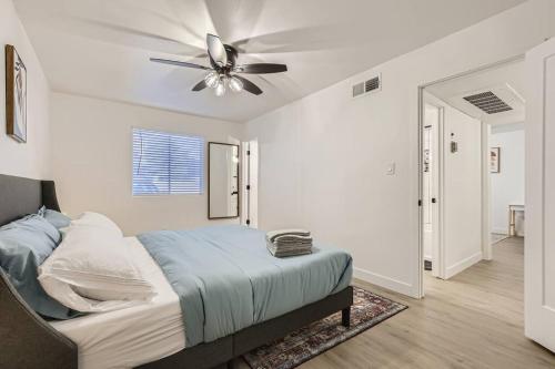 Remodeled 2bd 2bt W/ Full Kitchen Pool Gym Laundry