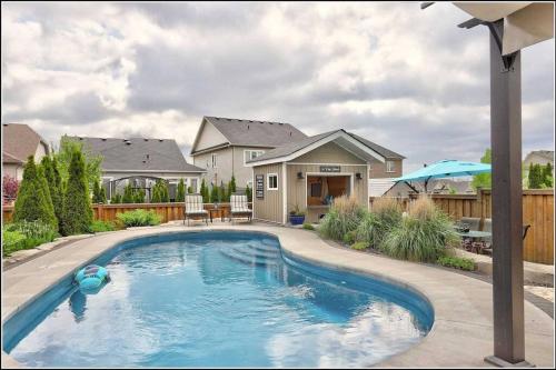 Living the Dream with Inground Heated Pool, Hot Tub, & Beach