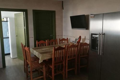 Casa accesible de campo muy grande, con piscina y pistas in Paraje La Matanza
