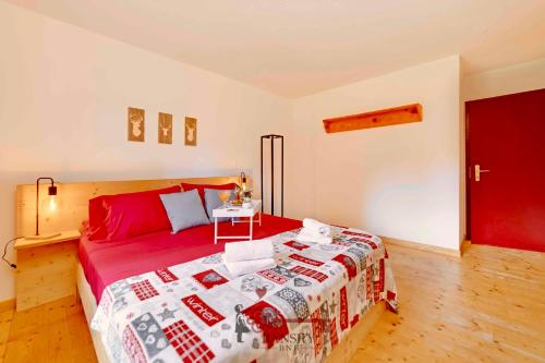  Chalet 5 stars in San Bernardino, SKI SLOPES AND HIKING, Fireplace, 4 Snowtubes Free, Wi-Fi Free, for 8 persons, Wonderful in all seasons -By EasyLife Swiss in San Bernardino