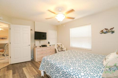 Ocean Village Club R23 - image 19