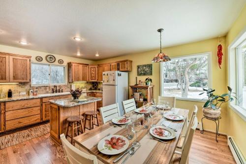 Charming Buena Vista Creekside Home Walk to Main! in Buena Vista, USA