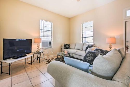 Cozy Galveston Home with Deck - 2 Mi From The Pier! - image 7
