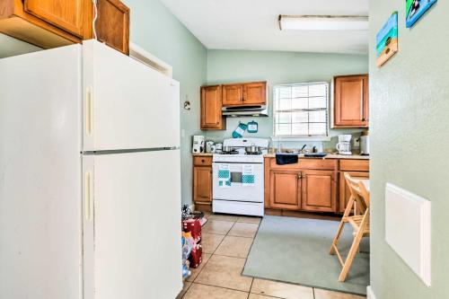 Cozy Galveston Home with Deck - 2 Mi From The Pier! - image 9