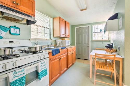 Cozy Galveston Home with Deck - 2 Mi From The Pier! - image 10
